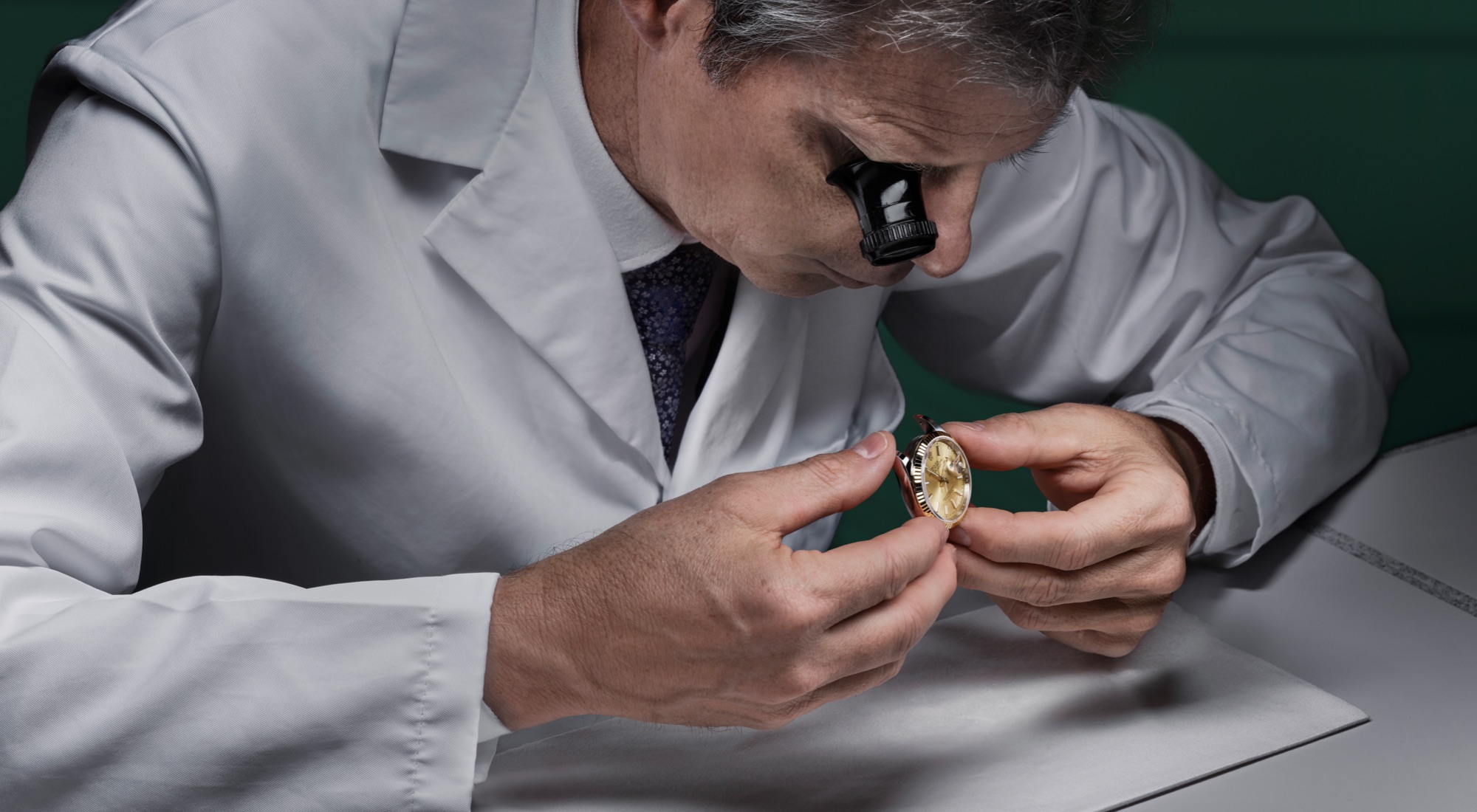 rolex-servicing-procedure-2234_rolex-sav_retailers_104_estimation_vérification_no_de_serie_boite_v5-landscape